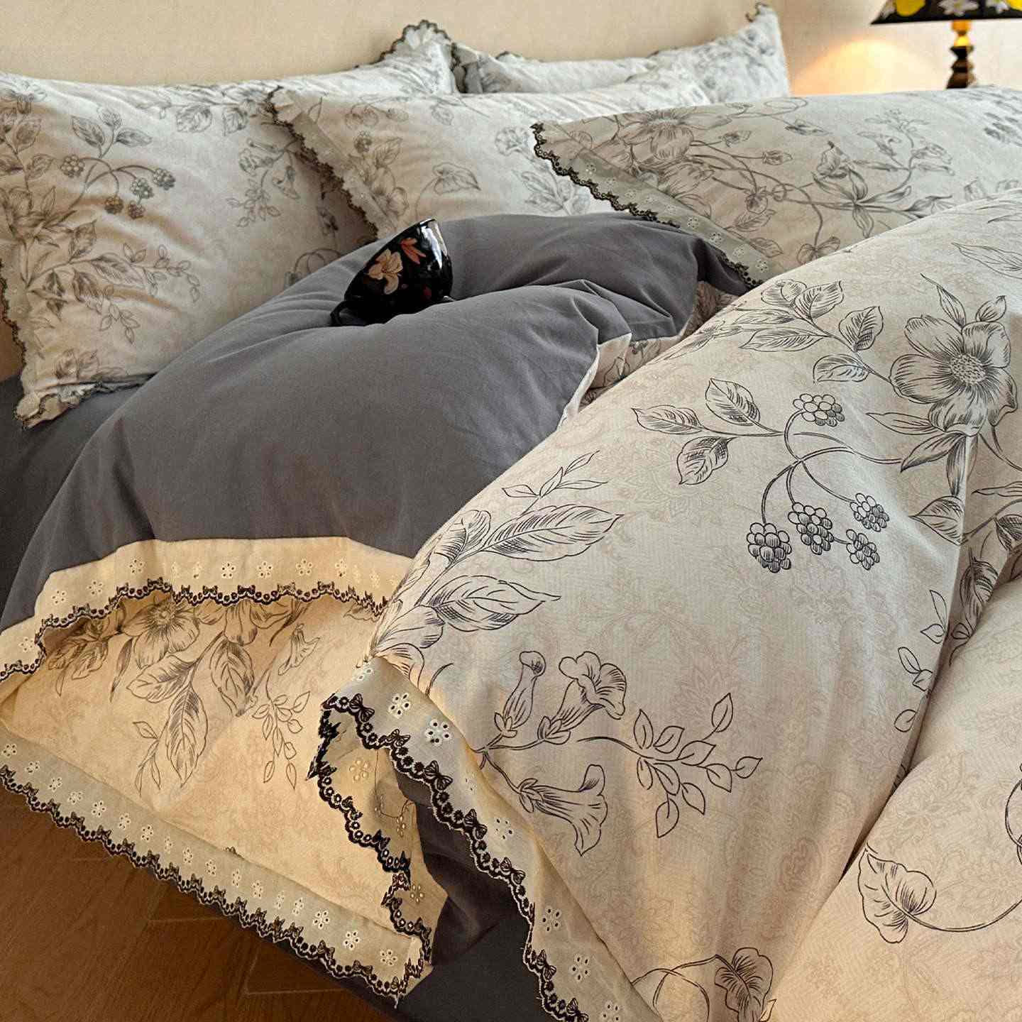 Set di biancheria da letto in pizzo floreale in cotone spazzolato Ownkoti - Grigio - Matrimoniale Grande - image 1