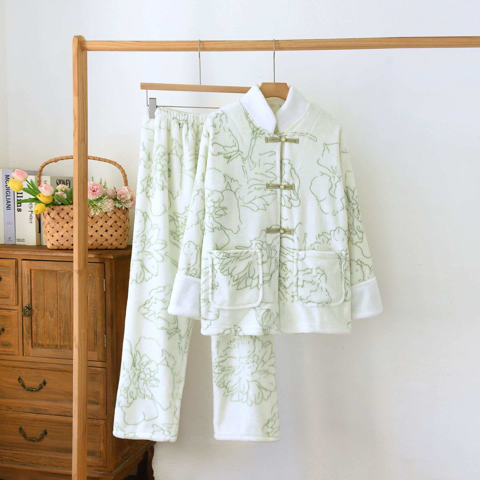 Completo da notte in peluche Fresh Green Line-Art - Collo alla coreana - XL - image 0