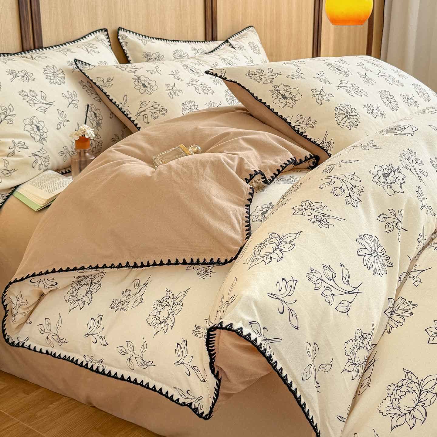 Set di biancheria da letto in cotone spazzolato con motivo floreale Line-Art - Matrimoniale Grande - image 0