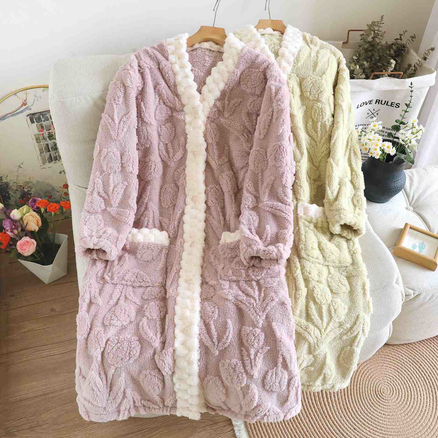 Camicia da notte con bottoni in peluche testurizzato a tulipano - image 1