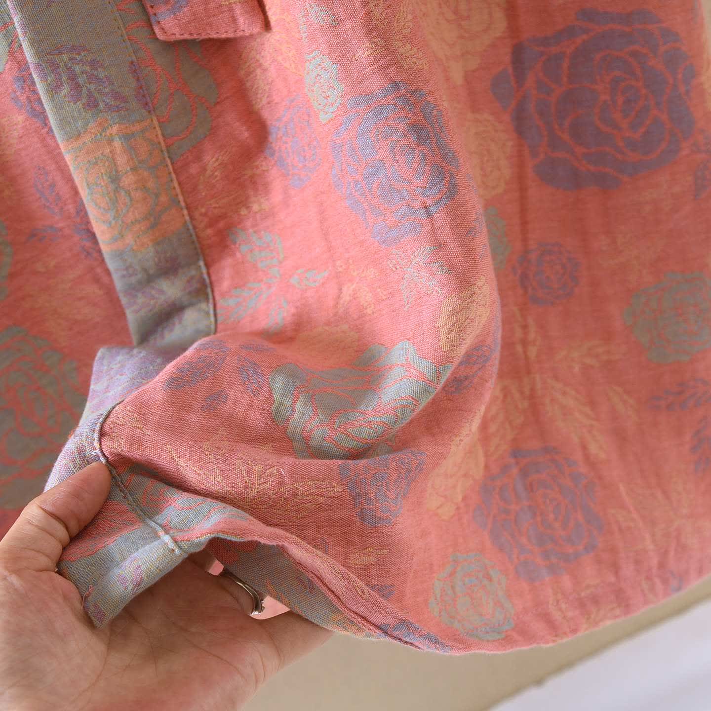 Kimono in garza di cotone con motivo a rose romantiche - image 4