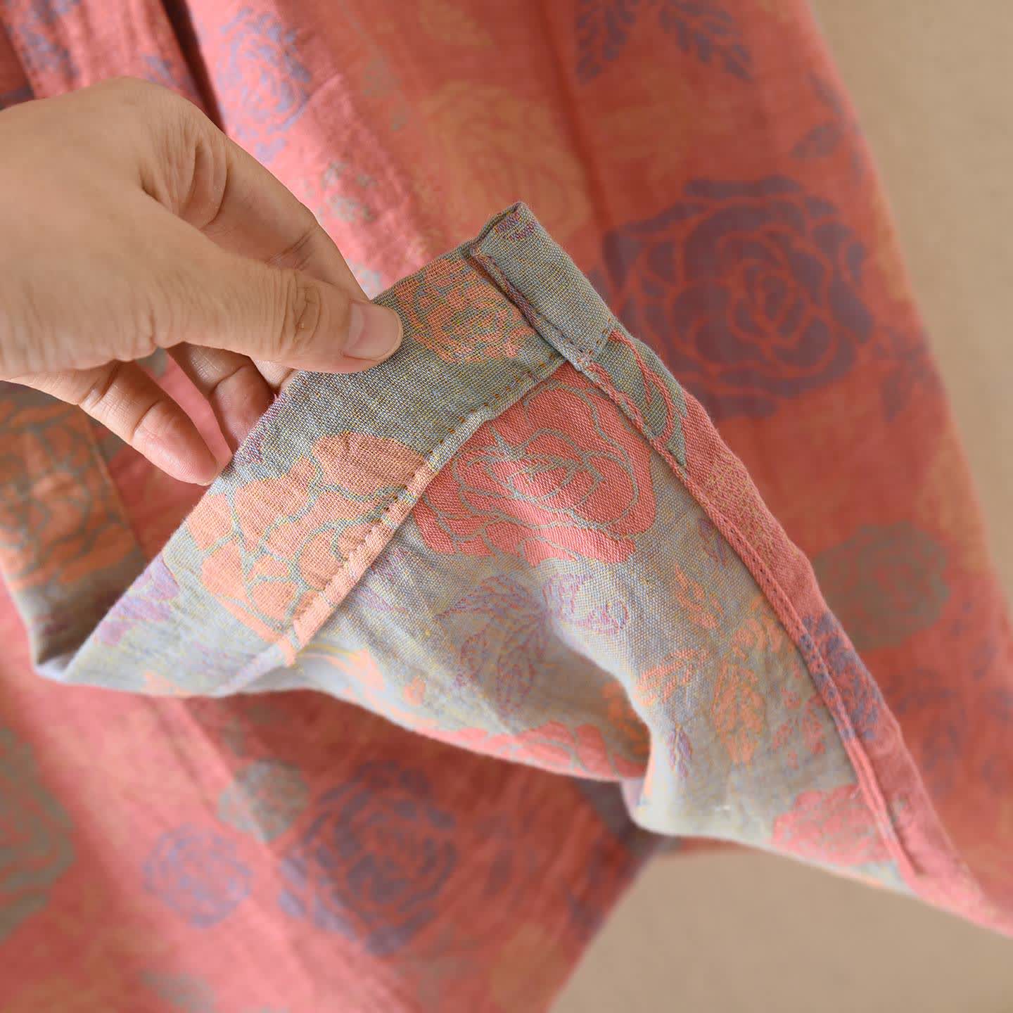 Kimono in garza di cotone con motivo a rose romantiche - image 6