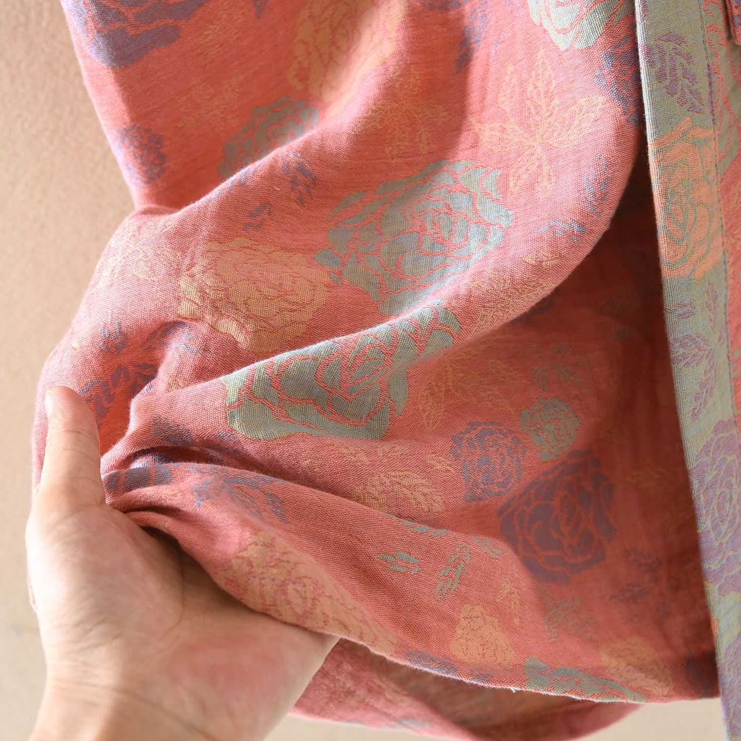 Kimono in garza di cotone con motivo a rose romantiche - image 10