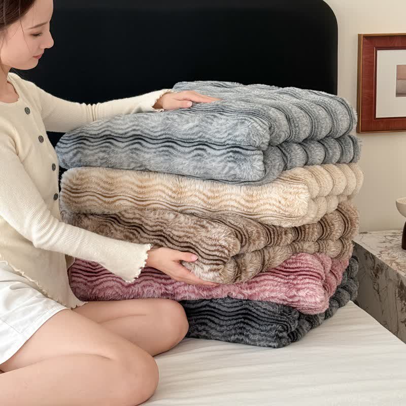 Coperta in peluche jacquard ondulato in pelliccia sintetica - image 2