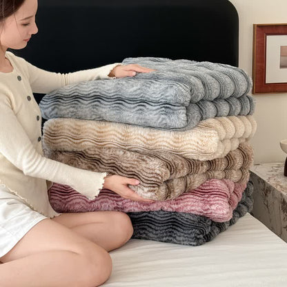 Coperta in peluche jacquard ondulato in pelliccia sintetica - image 2