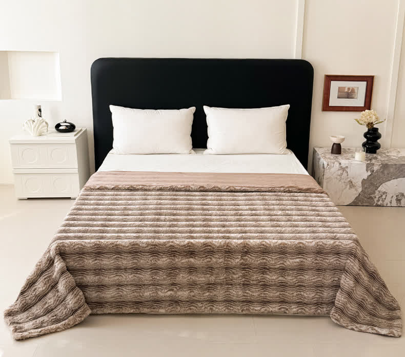 Coperta in peluche jacquard ondulato in pelliccia sintetica - image 5