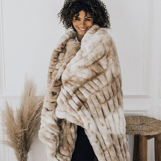 Coperta in pelliccia sintetica di coniglio con effetto tie-dye - image 0