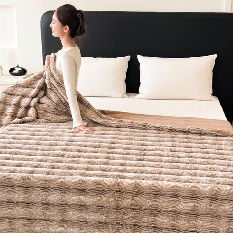 Coperta in peluche jacquard ondulato in pelliccia sintetica - image 6