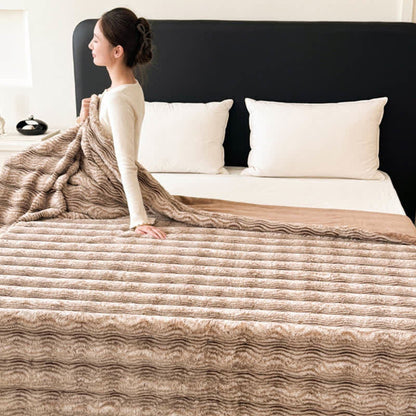 Coperta in peluche jacquard ondulato in pelliccia sintetica - image 6