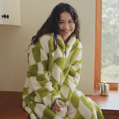 Accappatoio in peluche con cappuccio e bottoni a motivo geometrico - image 2