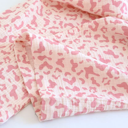 Completo da casa in cotone con stampa leopardata dai toni tenui - image 8