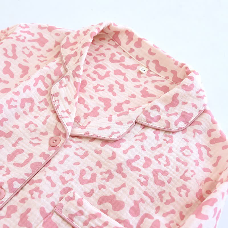 Completo da casa in cotone con stampa leopardata dai toni tenui - image 3