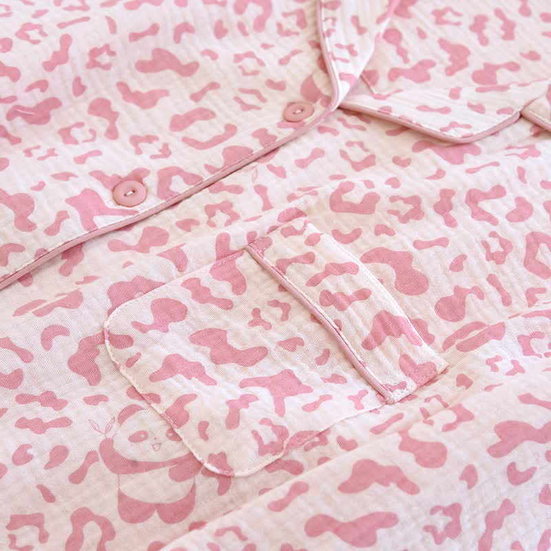 Completo da casa in cotone con stampa leopardata dai toni tenui - image 4