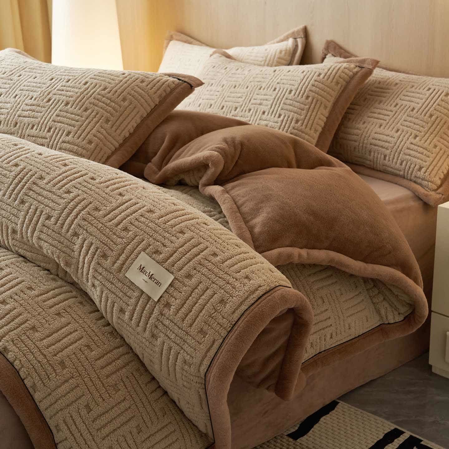 Set di biancheria da letto in peluche con motivo a nodi a righe - image 2