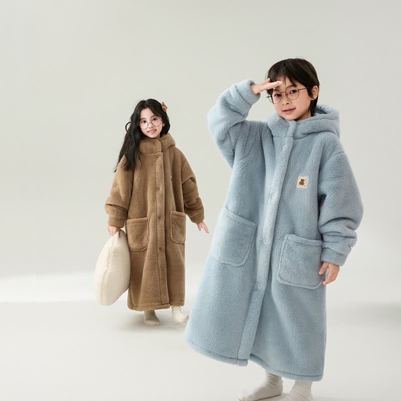 Accappatoio per bambini con cappuccio e bottoni in tinta unita - image 2