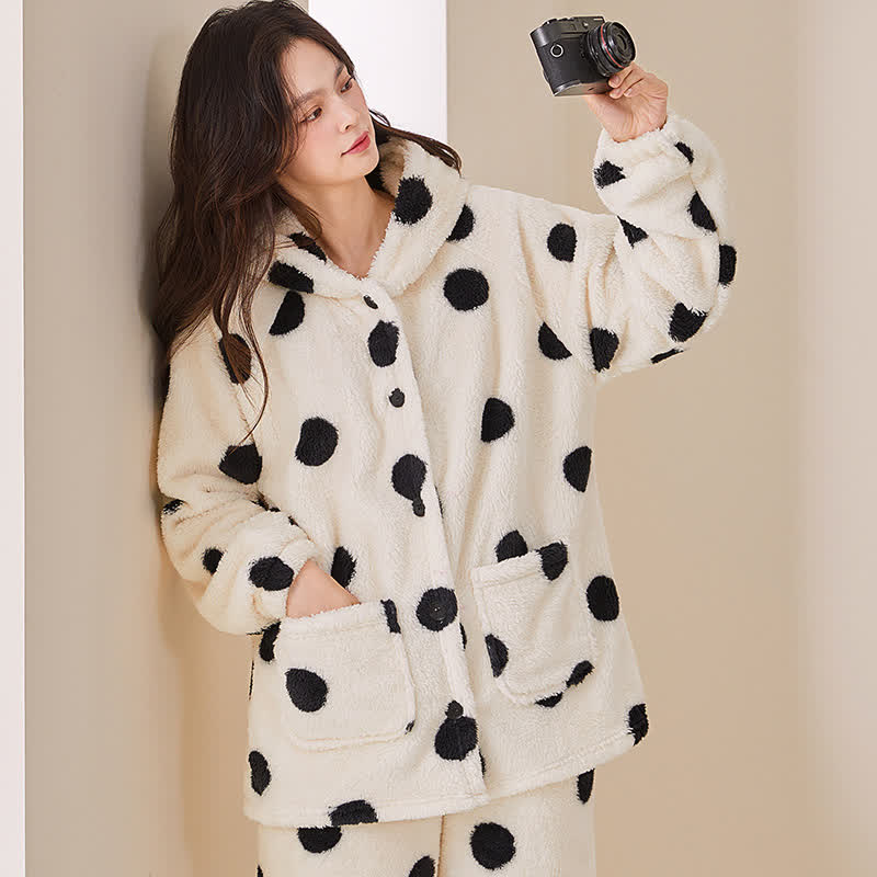 Completo da notte in peluche con cappuccio a pois - image 1