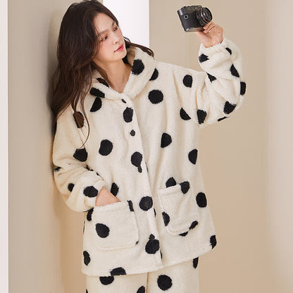Completo da notte in peluche con cappuccio a pois - image 1