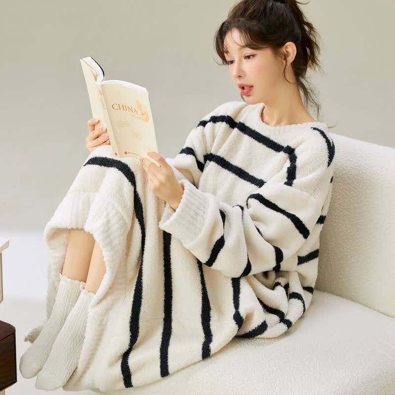 Camicia da notte in peluche a righe con scollo tondo - image 2