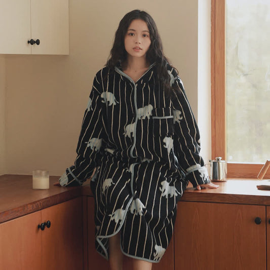 Accappatoio in peluche con cappuccio e bottoni a forma di elefante a righe - Nero - XL - image 0