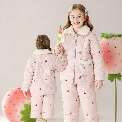 Completo da notte trapuntato per bambini con stampa di ciliegie - image 1