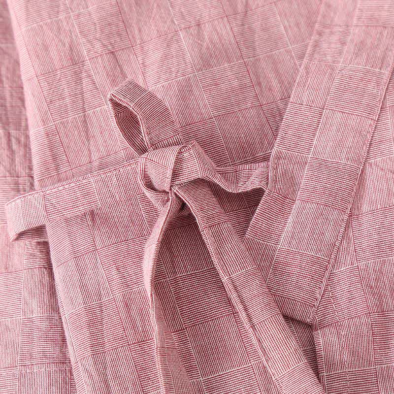 Kimono in garza di cotone a quadri sottili da indossare in salotto - image 2