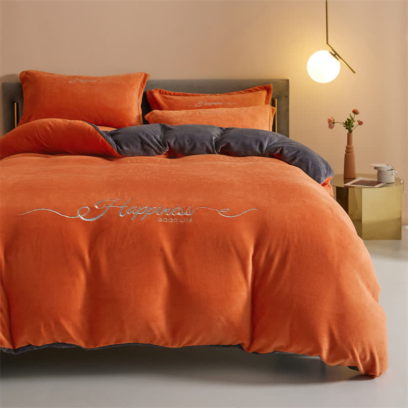 Set di biancheria da letto in peluche ricamato Happiness (4 pezzi) - image 1