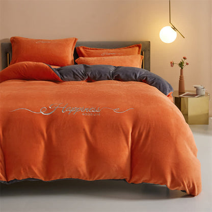 Set di biancheria da letto in peluche ricamato Happiness (4 pezzi) - image 1