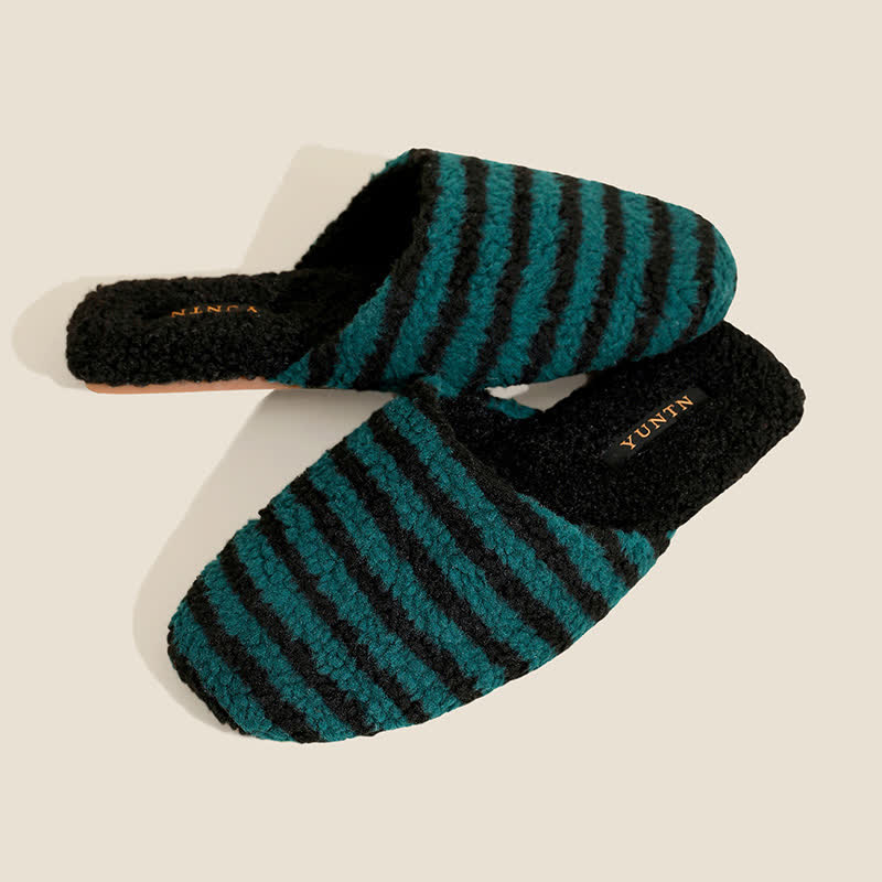 Pantofole calde a righe in peluche - image 10