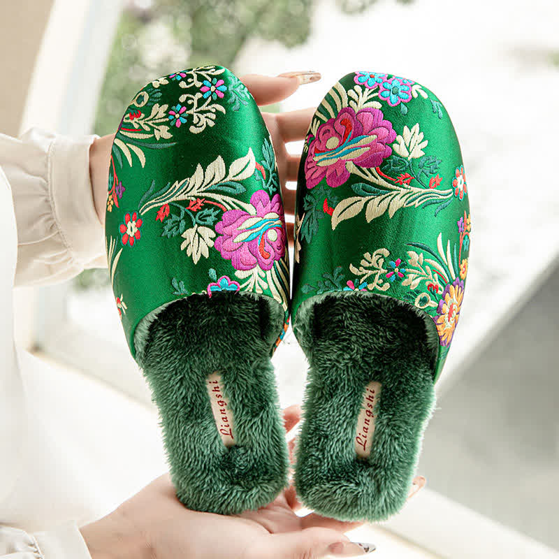 Pantofole da casa in peluche con ricami floreali retrò - image 4