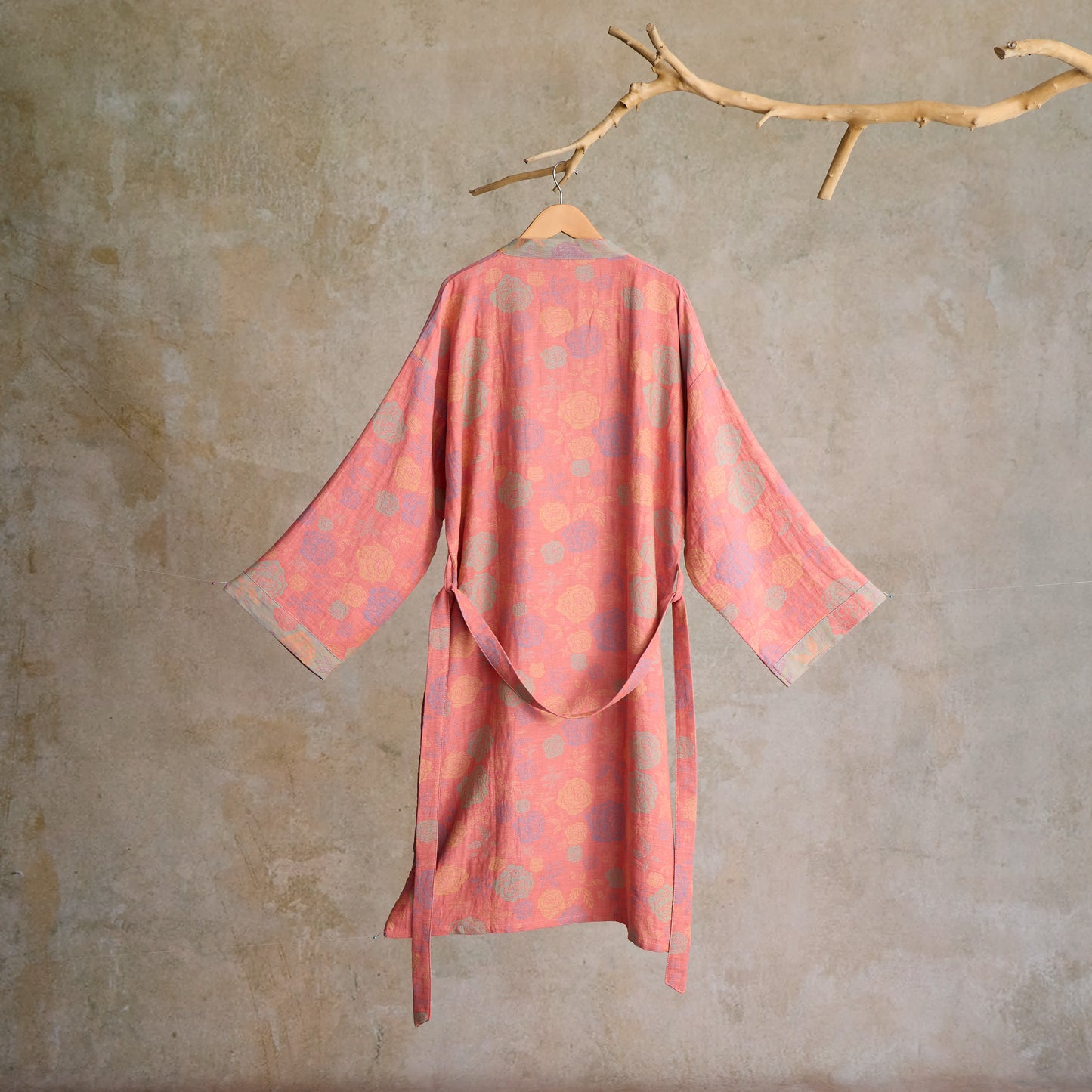 Kimono in garza di cotone con motivo a rose romantiche - image 8