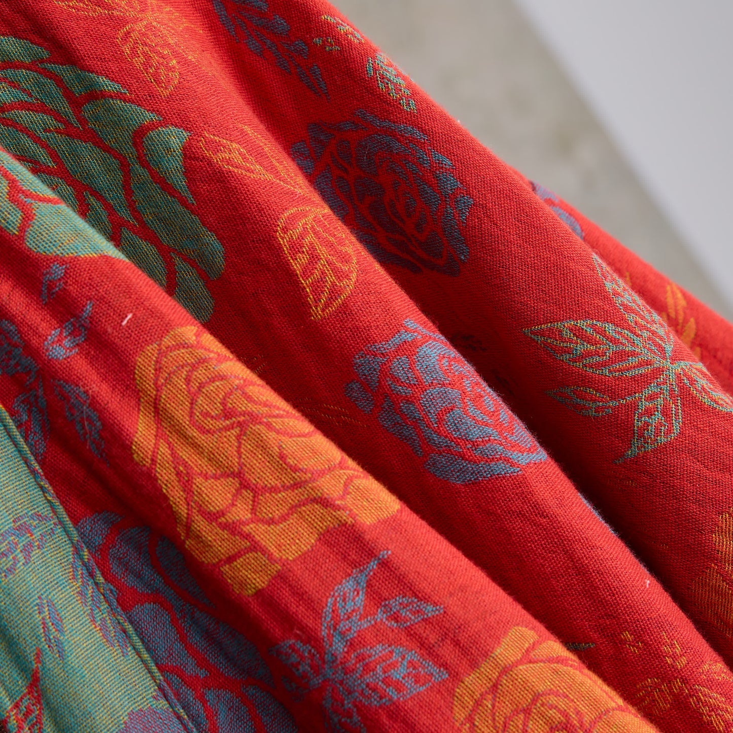 Kimono in garza di cotone con motivo a rose romantiche - image 4