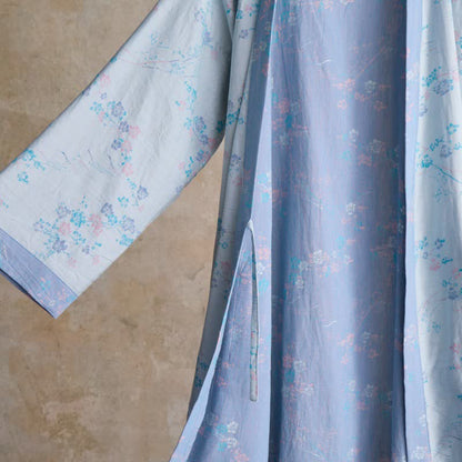 Grazioso kimono in garza di cotone con fiori di prugna - image 10