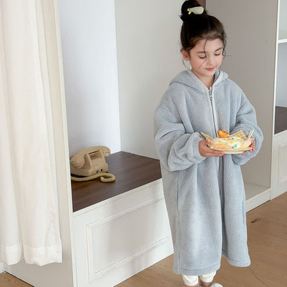 Semplice accappatoio per bambini con cappuccio e cerniera in peluche - image 12