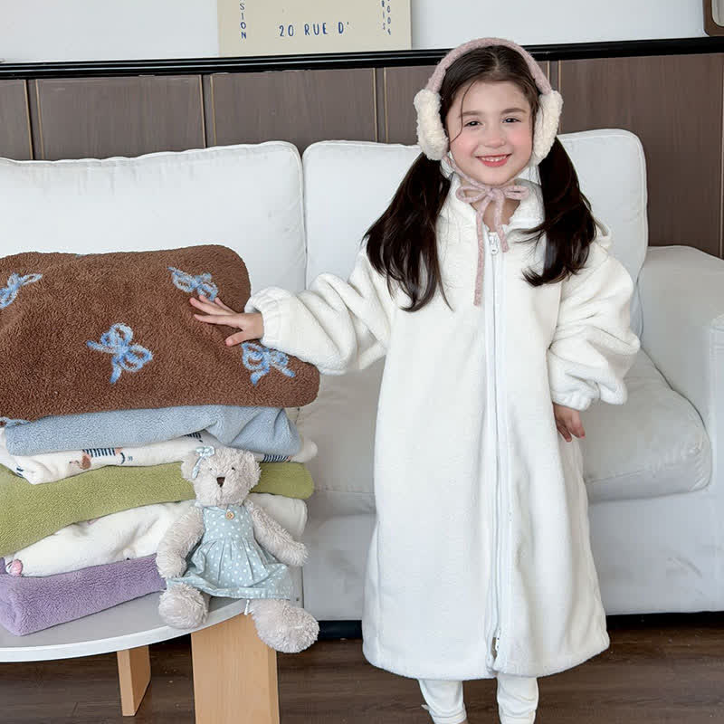 Semplice accappatoio per bambini con cappuccio e cerniera in peluche - image 4