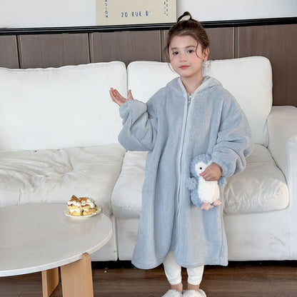 Semplice accappatoio per bambini con cappuccio e cerniera in peluche - image 10