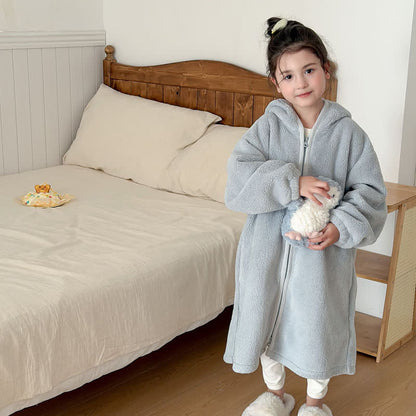 Semplice accappatoio per bambini con cappuccio e cerniera in peluche - image 9
