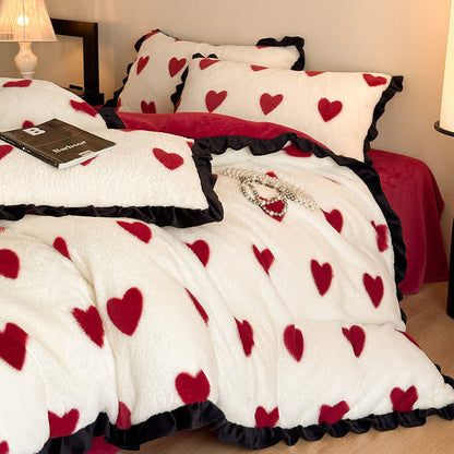 Set di biancheria da letto in peluche con stampa a cuore e romantiche balze (4 pezzi) - image 2