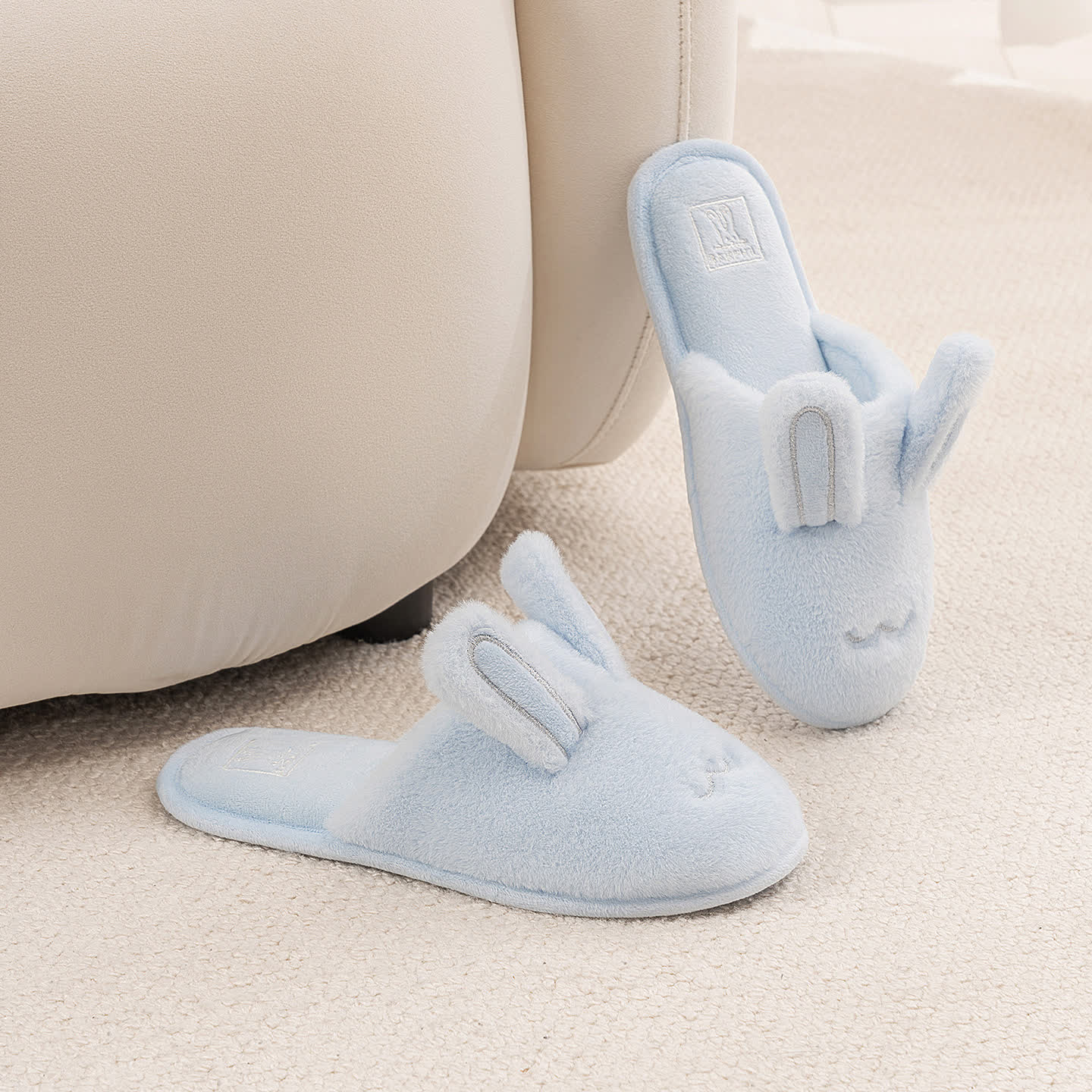 Ciabatte chiuse a forma di coniglietto di peluche - image 6