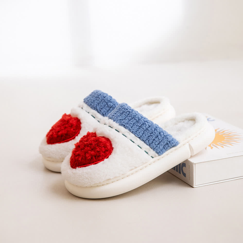 Pantofole di peluche con motivo a cuore - image 2