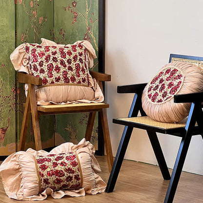 Elegante cuscino floreale con bordo arricciato - image 1