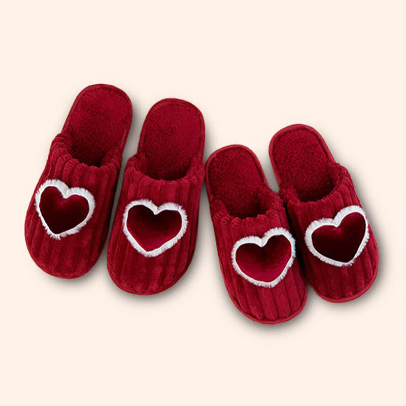 Pantofole di peluche a forma di cuore rosso - image 1