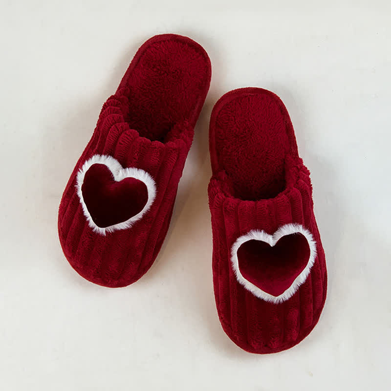 Pantofole di peluche a forma di cuore rosso - image 5