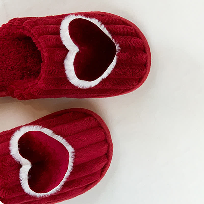 Pantofole di peluche a forma di cuore rosso - image 7
