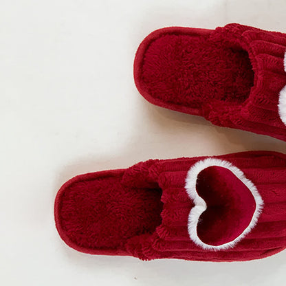 Pantofole di peluche a forma di cuore rosso - image 8