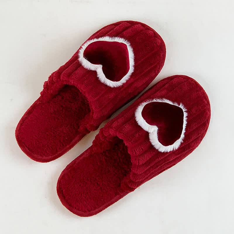 Pantofole di peluche a forma di cuore rosso - image 6