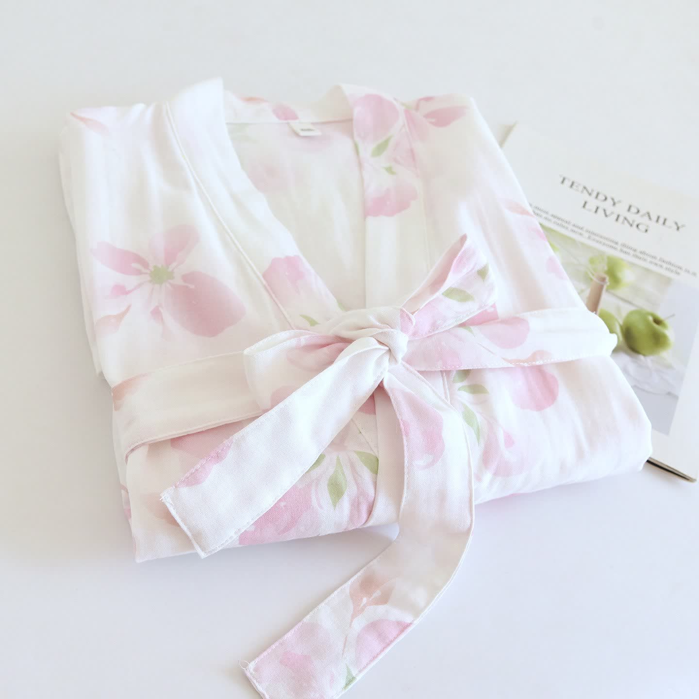 Accappatoio kimono in garza di cotone con fiori di ciliegio - image 1