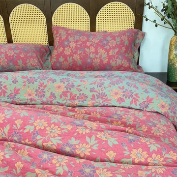 Set di biancheria da letto in garza di cotone con motivo floreale Country Gardenia (4 pezzi) - Rosa - Matrimoniale Grande - image 0