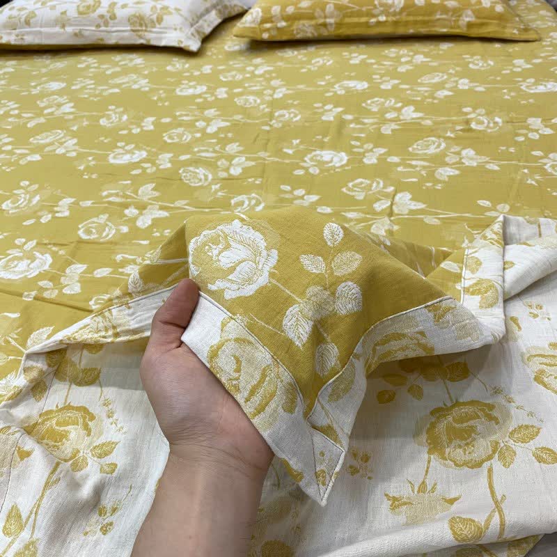 Copriletto reversibile in cotone con rose gialle - image 3
