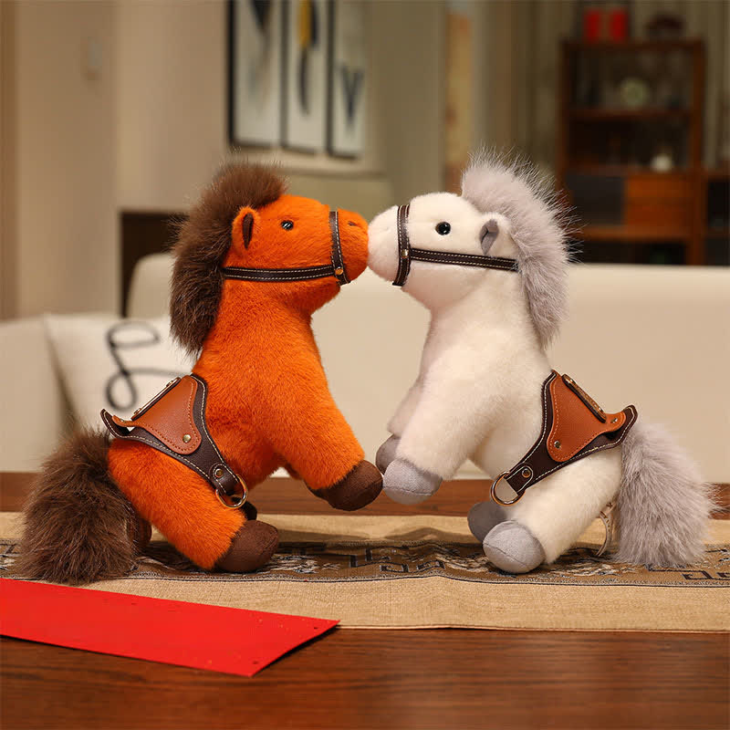 Pony di peluche realistico con sella in finta pelle - image 2