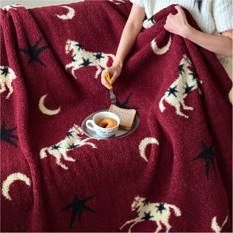 Coperta lavorata a maglia per le feste dell'anno del cavallo - image 6